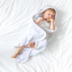 Marshmallow Hooded Towel 39 Marshmallow Hooded Towel -Little Dutch Store Fred Noah Marshmallow Hooded Towel 18