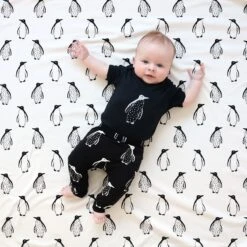 Penguin XXL Blanket 10 Penguin XXL Blanket -Little Dutch Store Fred Noah Penguin Xxl Blanket 4